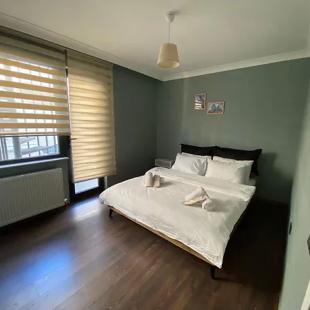 1008 Lux Close To Consulates