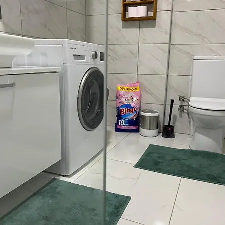 1008 Lux Close To Consulates