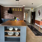 1008 Lux Close To Consulates شقة