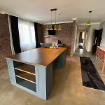 1008 Lux Close To Consulates *