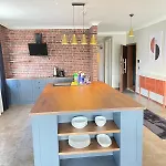 1008 Lux Close To Consulates شقة