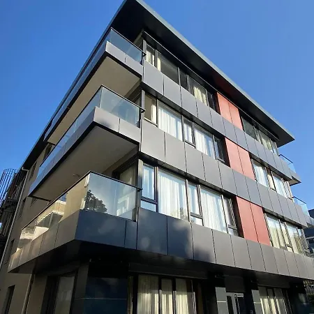 1008 Lux Close To Consulates *