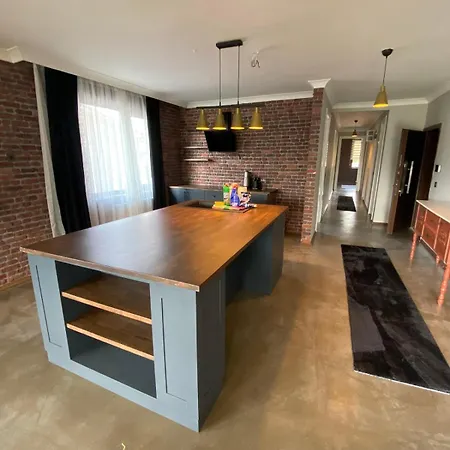 1008 Lux Close To Consulates *